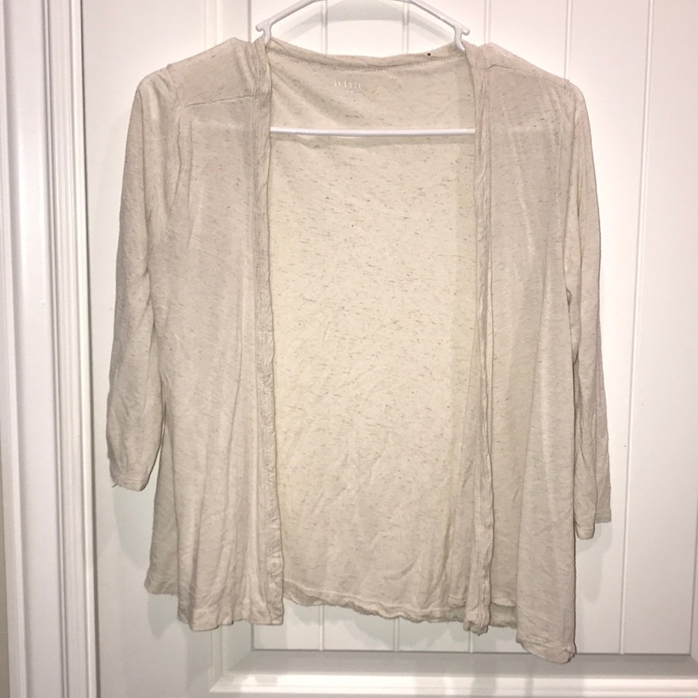 Cream shall with 3/4 sleeves